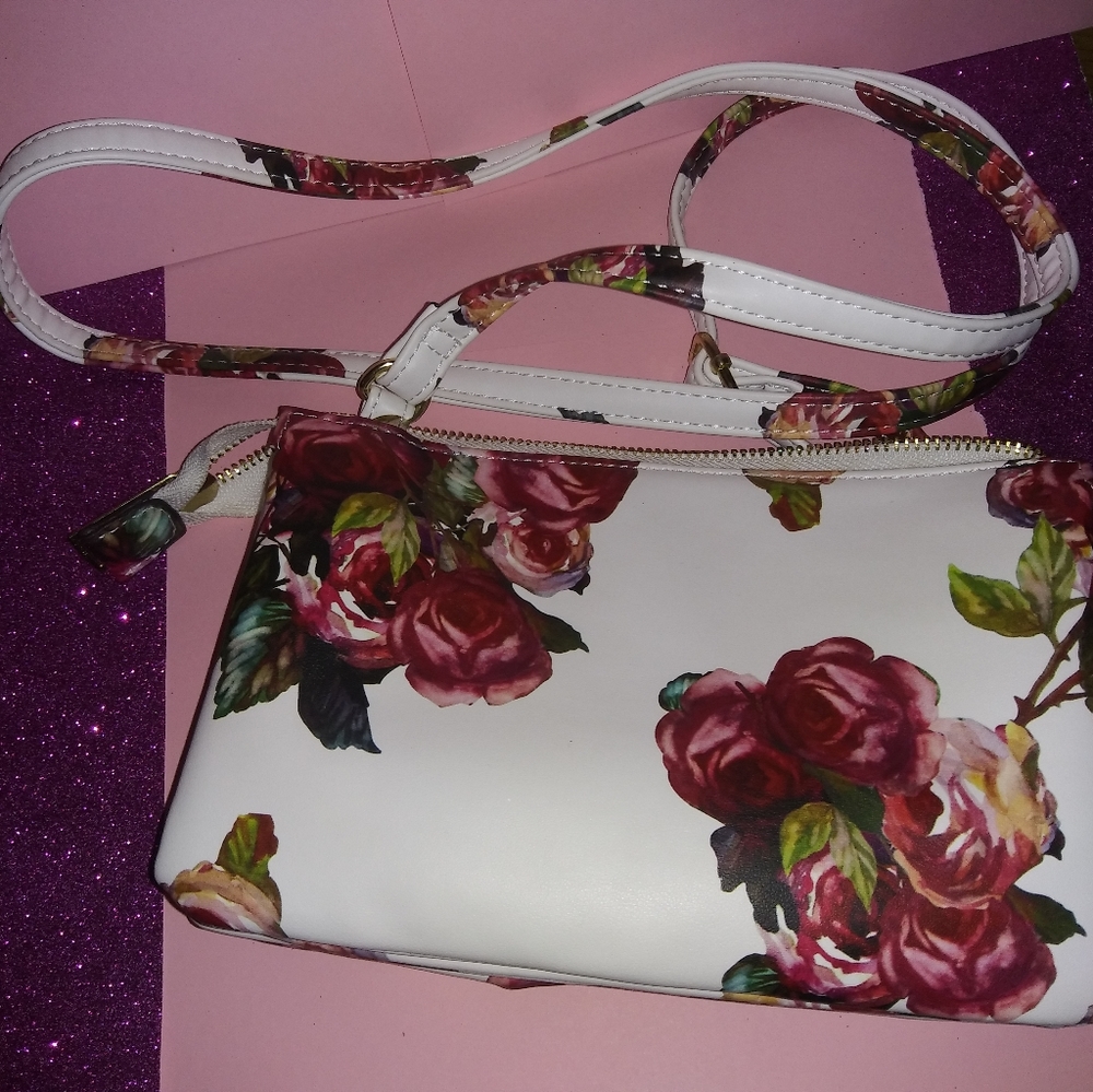 Beautiful Juicy Couture rose pattern purse - Picture 6 of 6
